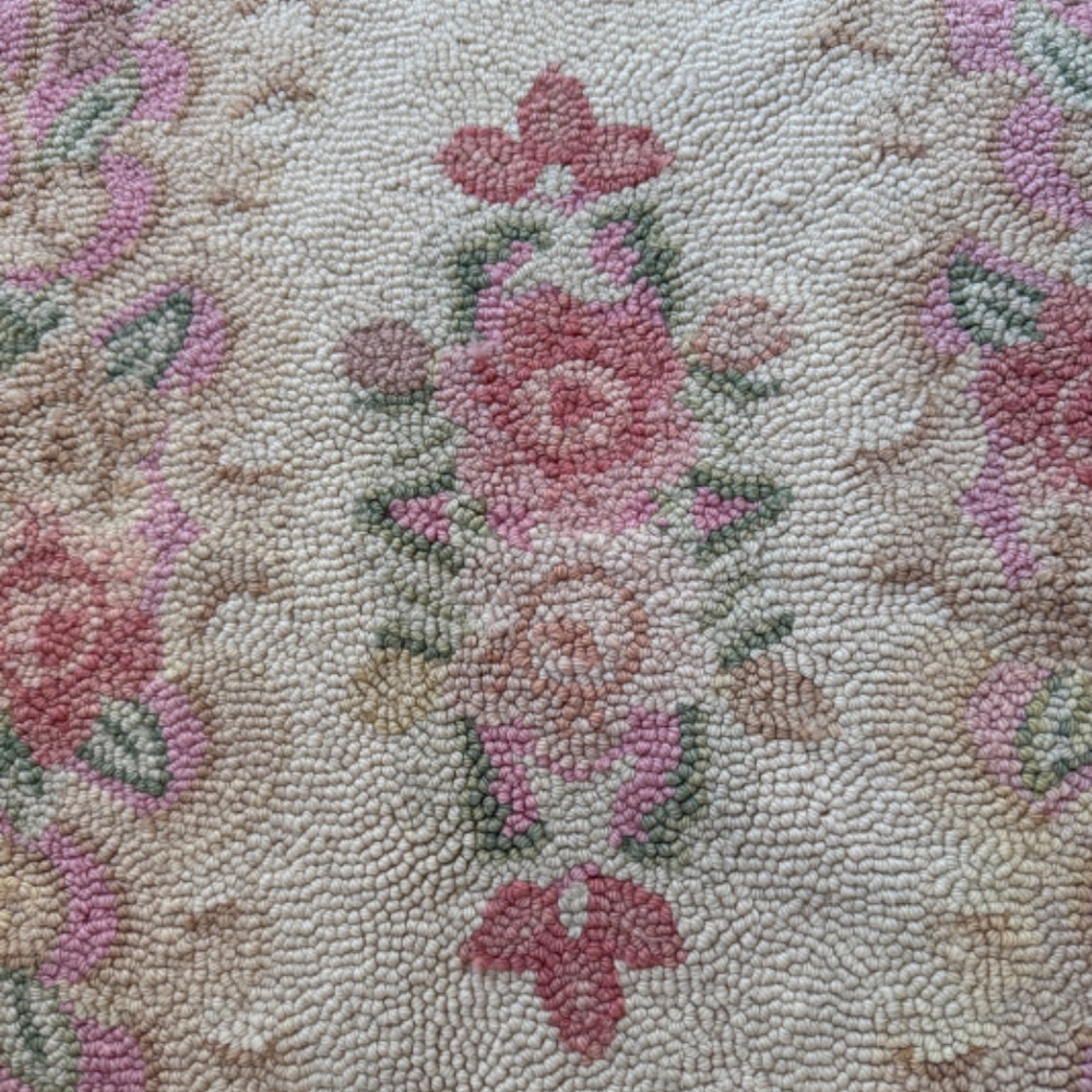 Small Light weight pink hooked rug - Picture 6 of 10